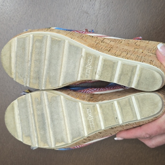 MINNETONKA Women's 11 Multicolor Wedge Sandals Fabric Pattern Fringe - Picture 7 of 7